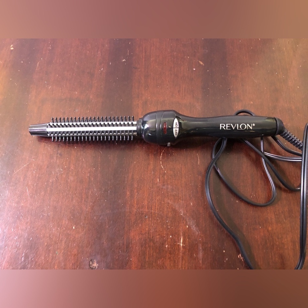 Curling Iron. Revlon like new.